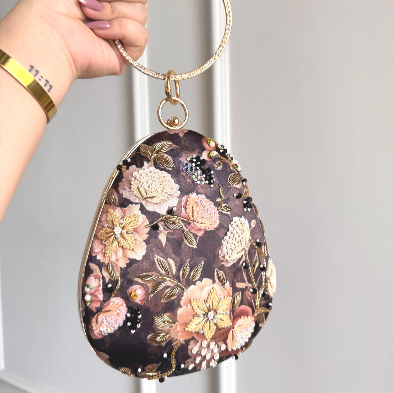 Rosé Riwaayat Embroidered Clutch