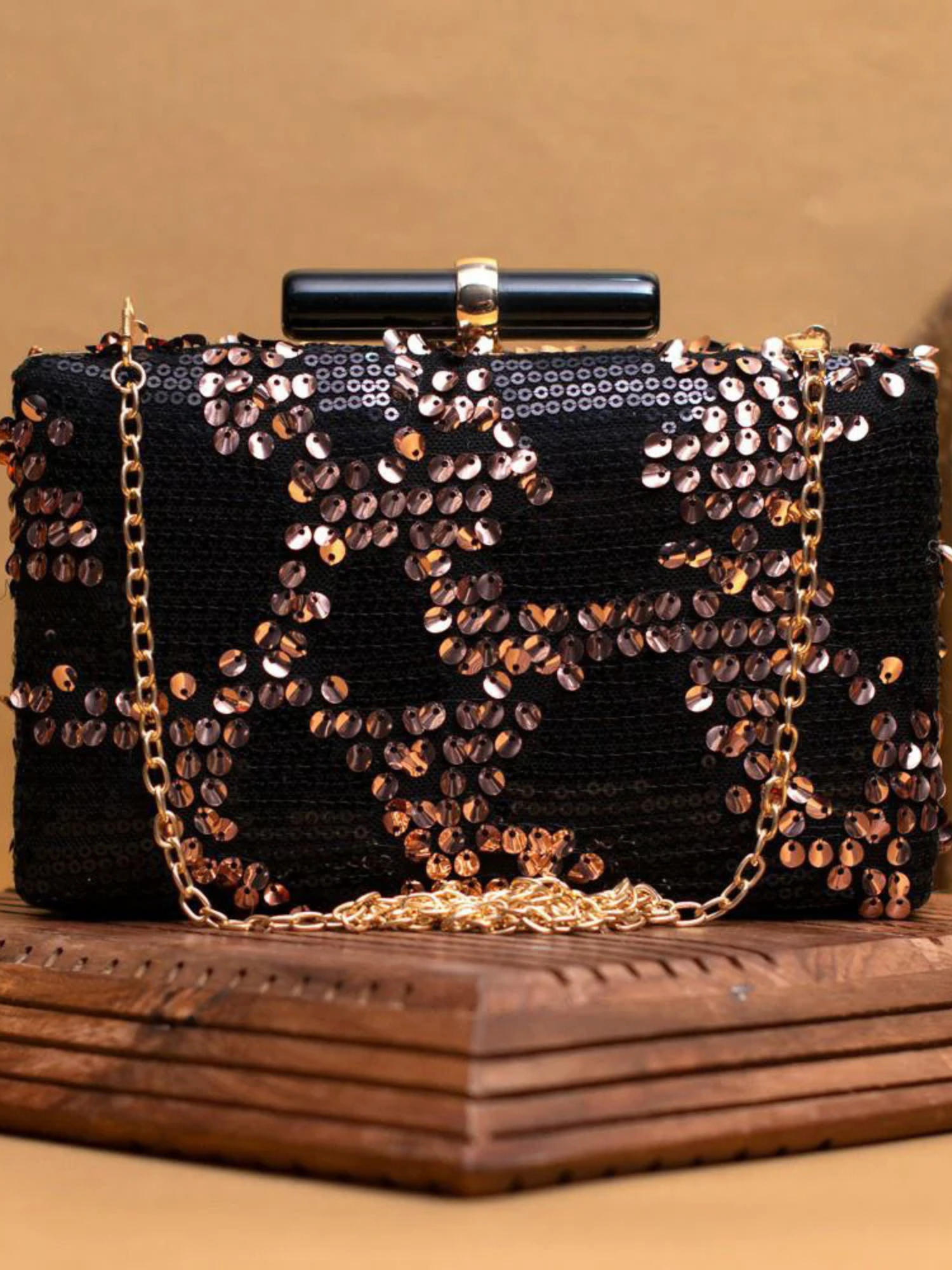 Black Embroidery Sequins Clutch