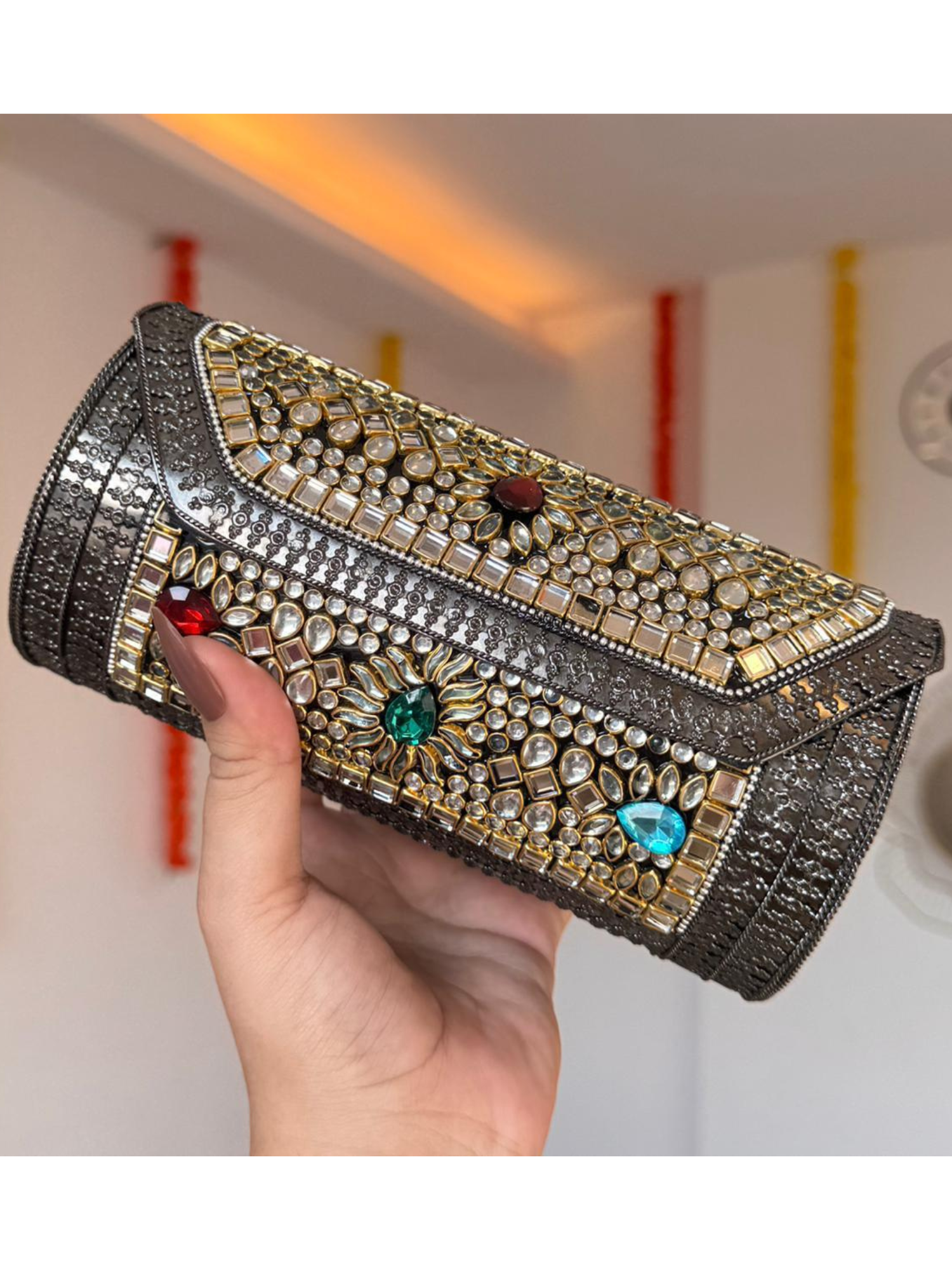 Kundan Radiance Clutch