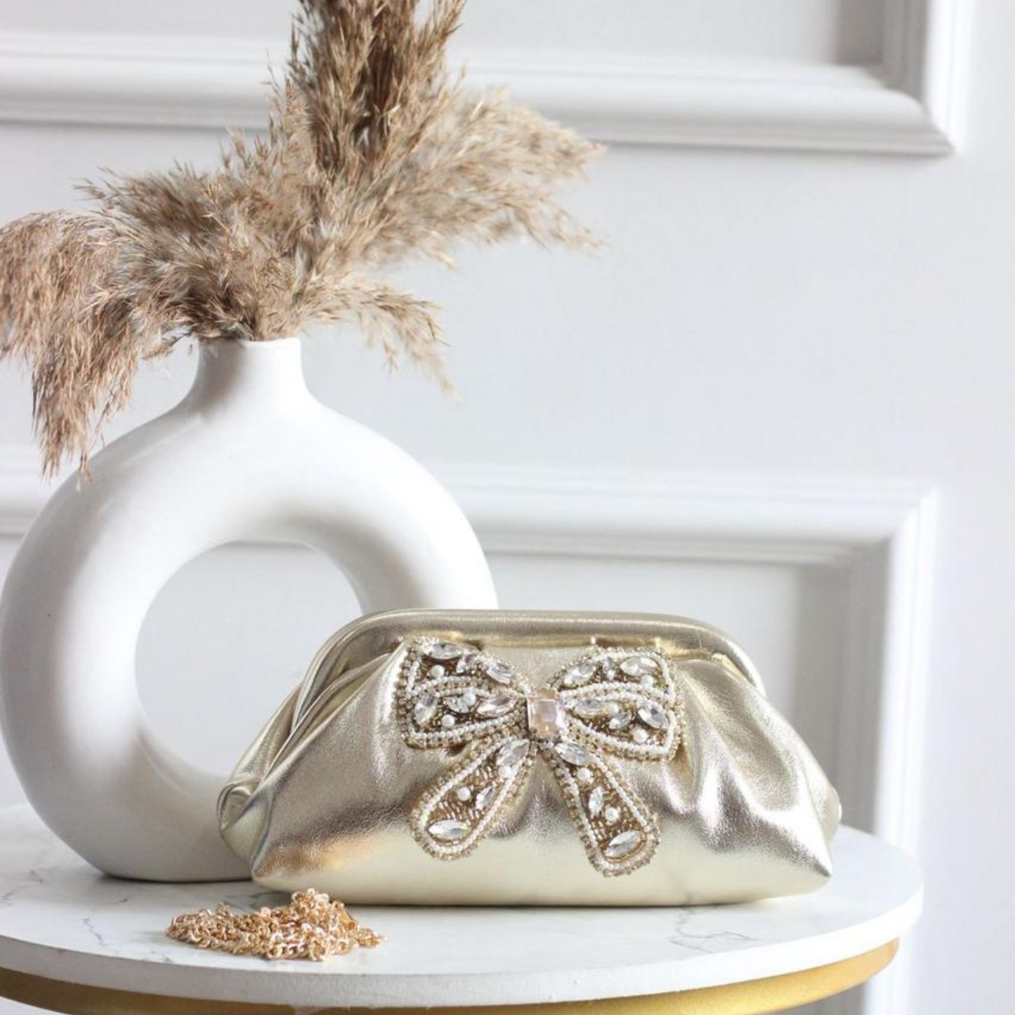 Amira clutch