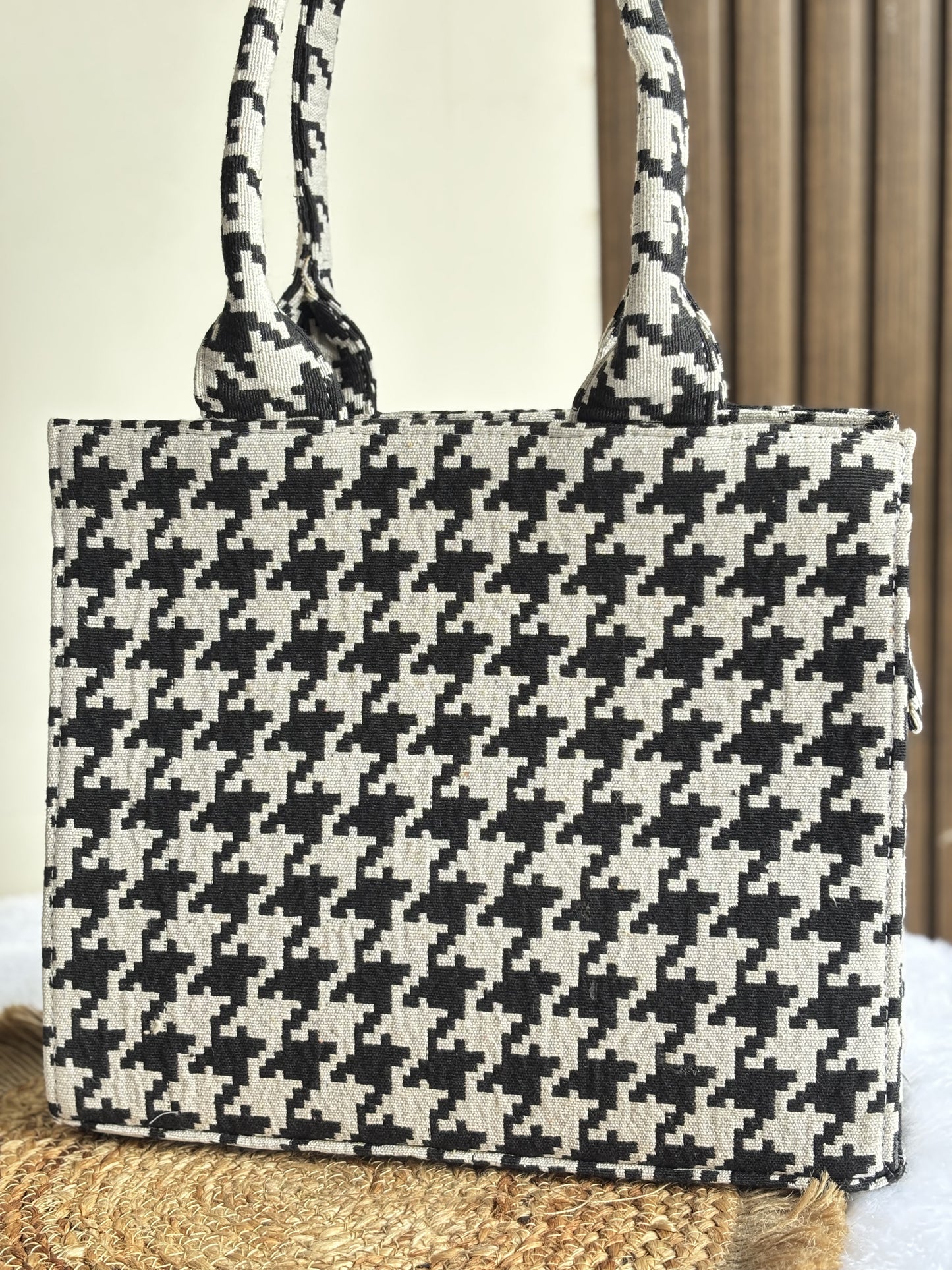 Stylish looking Medium Tote Bag