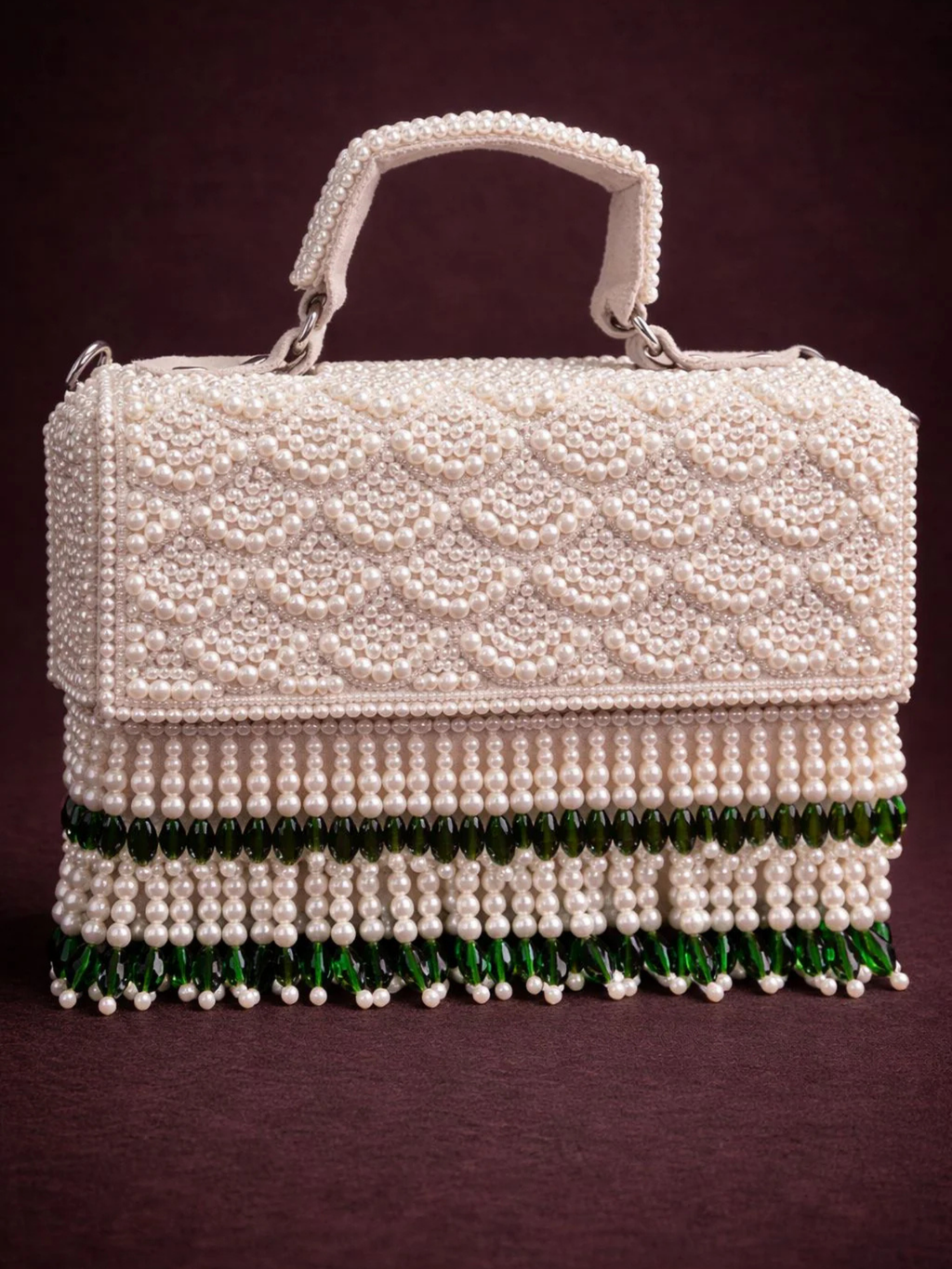 Emerald Fringe Pearl Clutch Box