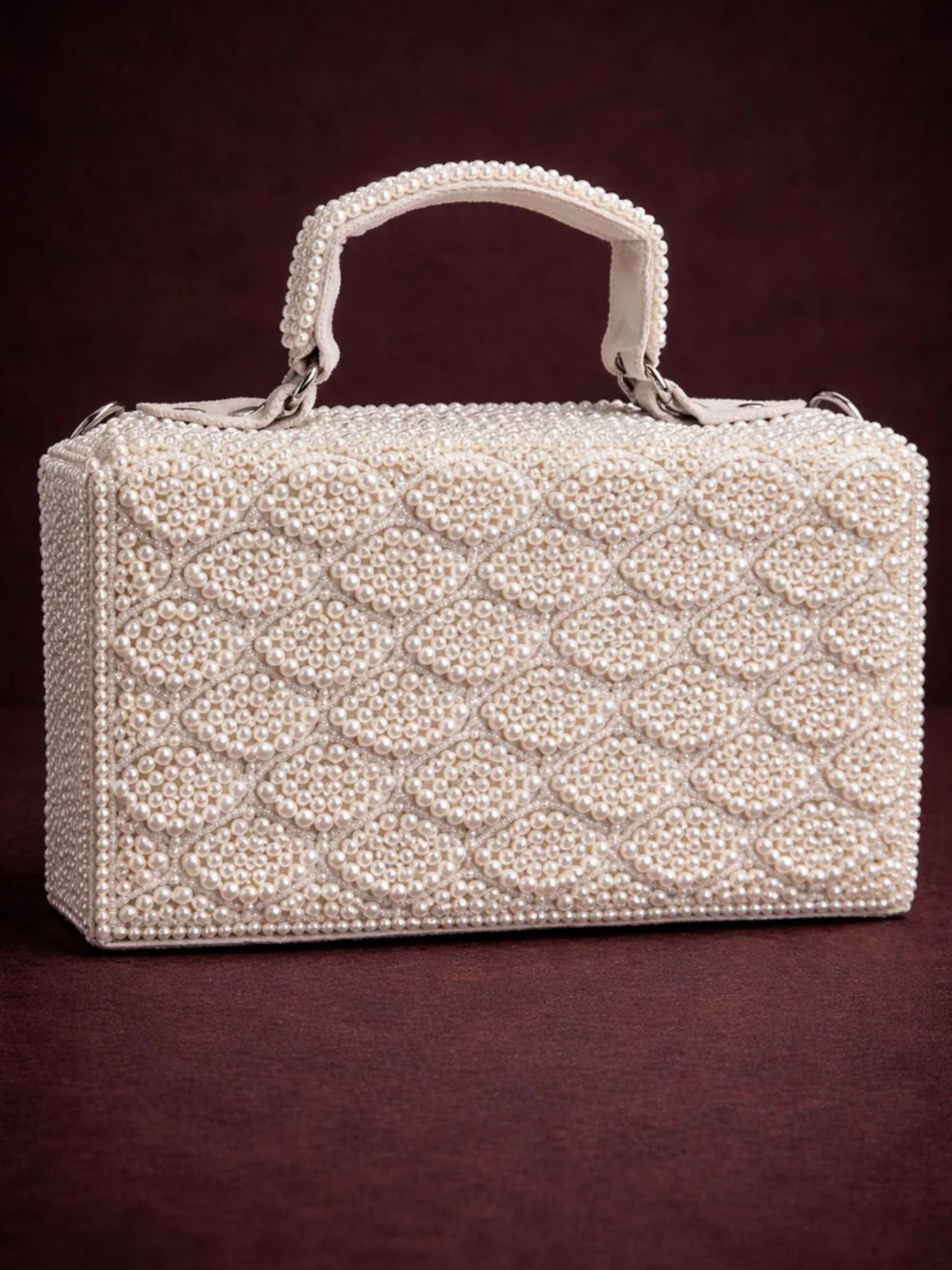 Emerald Fringe Pearl Clutch Box