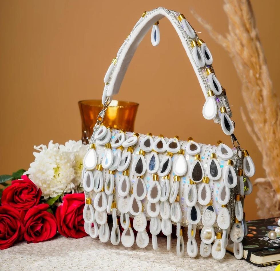 Mirror sequence Flap Clutch