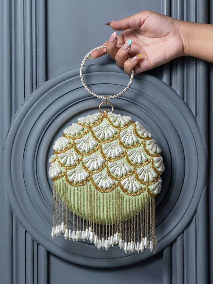 Noor Jharokha Clutch