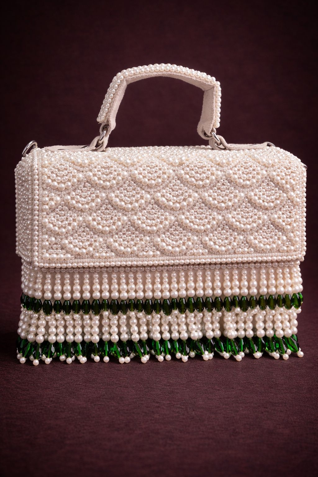 Emerald Fringe Pearl Clutch Box